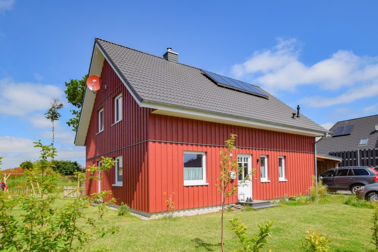 Holzhaus aus eigener Herstellung mit PV-Anlage 13