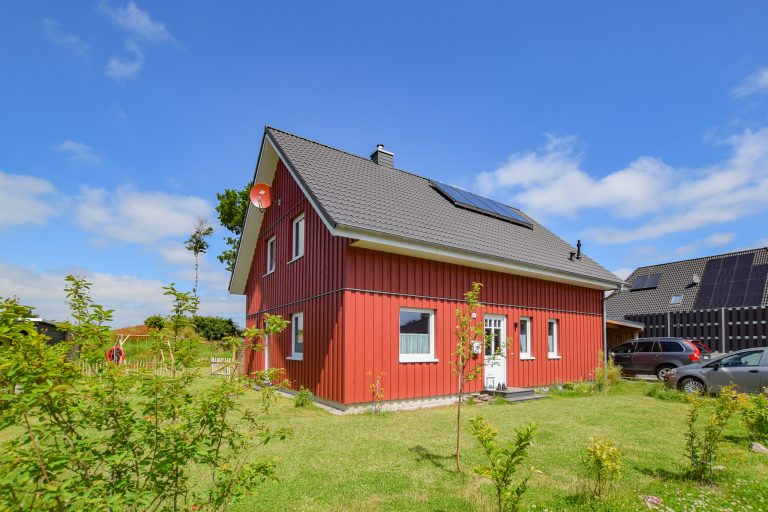 Holzhaus aus eigener Herstellung mit PV-Anlage 12