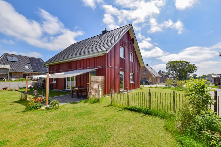 Holzhaus aus eigener Herstellung mit PV-Anlage 11