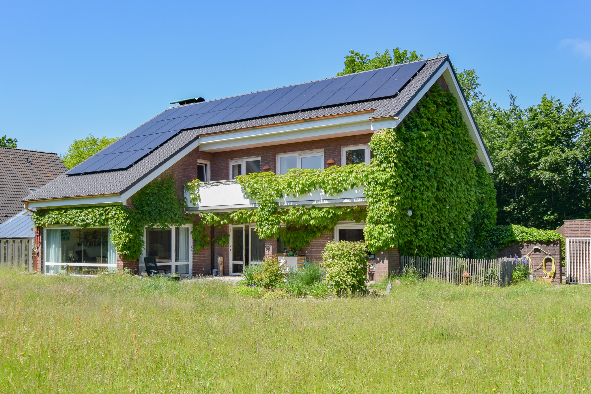 Dach mit Holzfaserdämmung und einer PV-Anlage 12