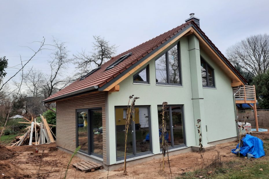 Holzhaus aus eigener Herstellung 10