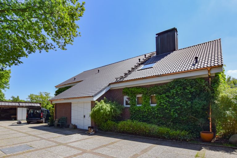 Dach mit Holzfaserdämmung und einer PV-Anlage 9