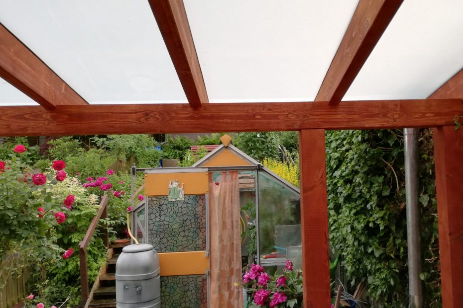 Überdachung mit Milchglasscheiben 1