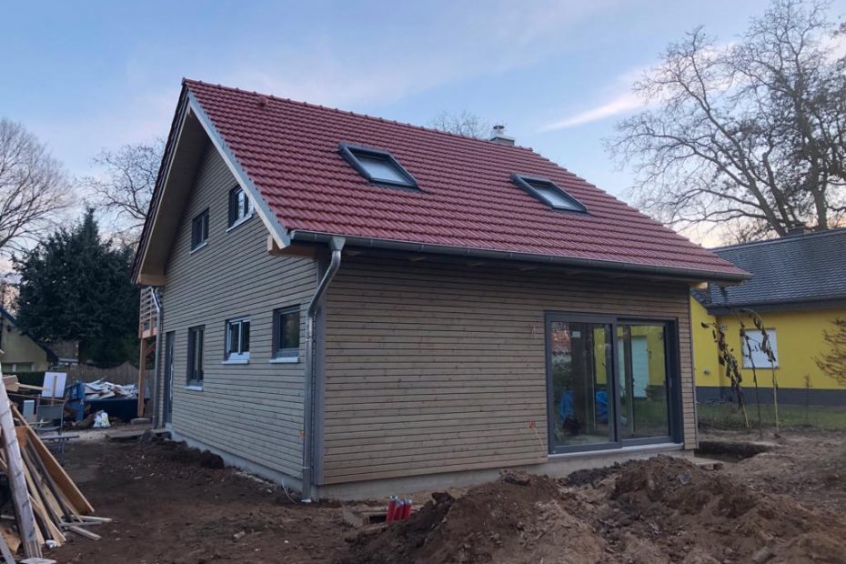 Holzhaus aus eigener Herstellung 5