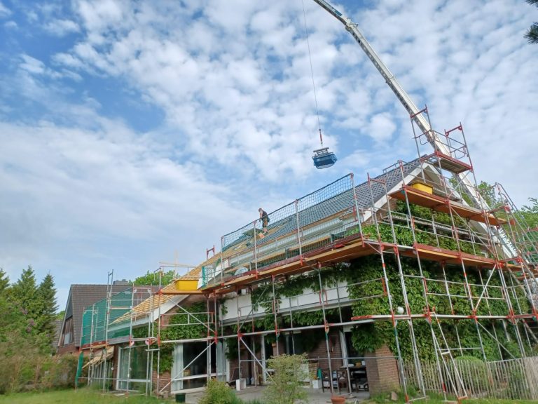 Dach mit Holzfaserdämmung und einer PV-Anlage 9