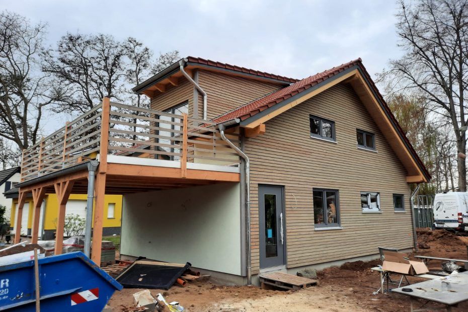 Holzhaus aus eigener Herstellung 1